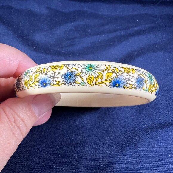 Vintage Faux Bone Plastic Bangle Bracelet With Blue & Yellow Flowers - Picture 2 of 4